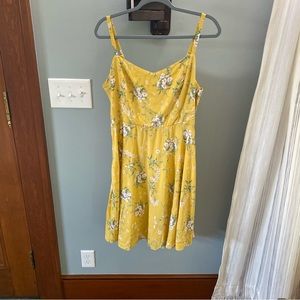 Old Navy- NWT- Light Yellow summer dress- Large